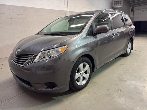 2015 Toyota Sienna LE