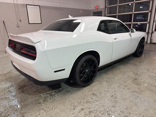 White Knuckle Clearcoat 2018 Dodge Challenger SXT