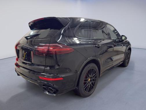 2016 Porsche Cayenne GTS