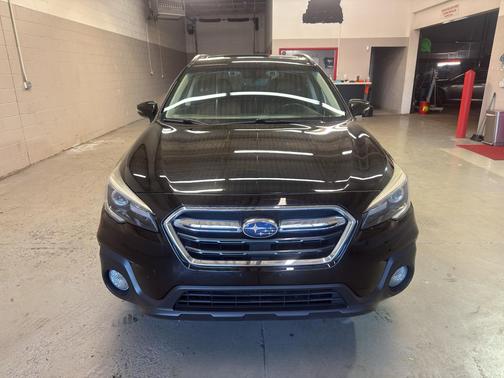 Crystal Black Silica 2018 Subaru Outback 2.5i Touring