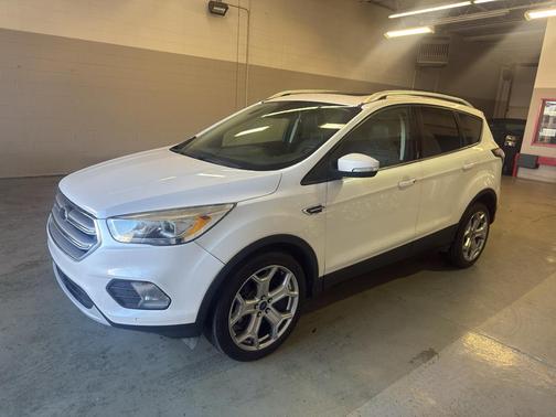 White Platinum Metallic Tri-Coat 2017 Ford Escape Titanium