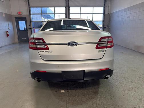 Ingot Silver Metallic 2013 Ford Taurus SEL