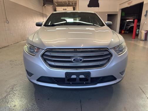 Ingot Silver Metallic 2013 Ford Taurus SEL
