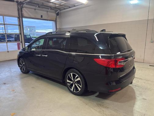 Crystal Black Pearl 2018 Honda Odyssey Elite