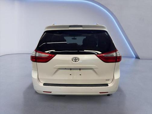 2016 Toyota Sienna XLE