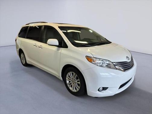 2016 Toyota Sienna XLE