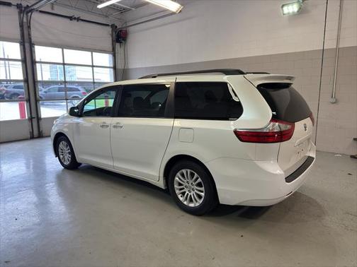 2016 Toyota Sienna XLE