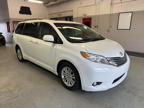 2016 Toyota Sienna XLE
