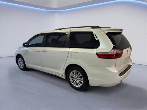 2016 Toyota Sienna XLE