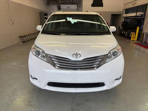 2016 Toyota Sienna XLE