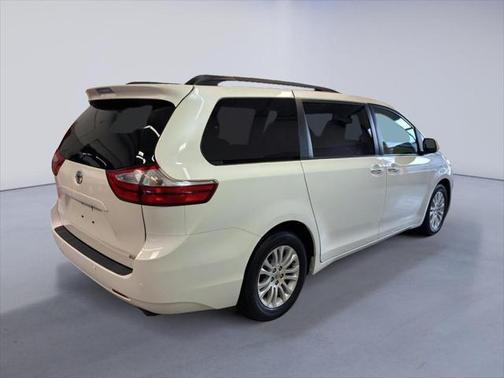 2016 Toyota Sienna XLE