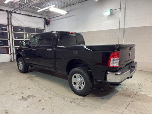 2021 RAM 2500 Tradesman Crew Cab 4x4 6'4' Box