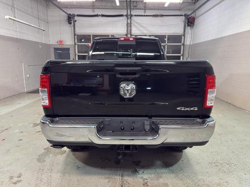 2021 RAM 2500 Tradesman Crew Cab 4x4 6'4' Box