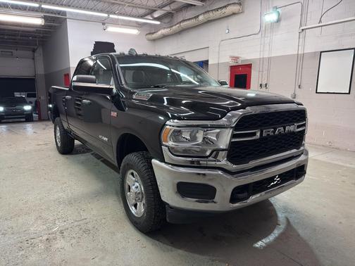 2021 RAM 2500 Tradesman Crew Cab 4x4 6'4' Box