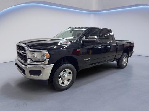 2021 RAM 2500 Tradesman Crew Cab 4x4 6'4' Box