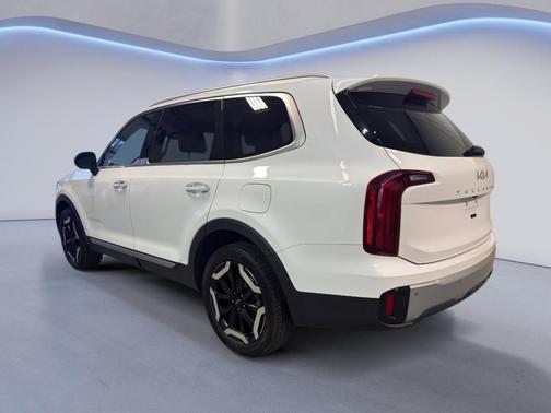 Glacial White Pearl 2023 Kia Telluride S