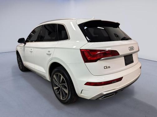 2022 Audi Q5 45 S line Premium Plus