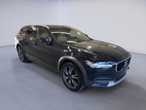 2017 Volvo V90 Cross Country T6