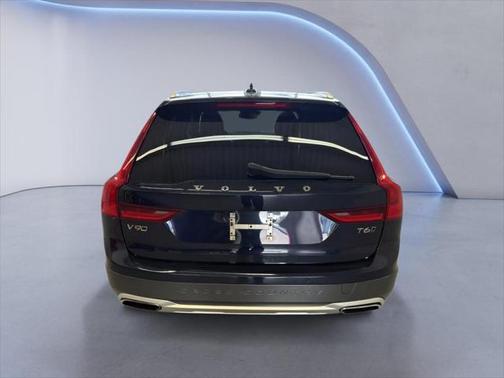 2017 Volvo V90 Cross Country T6