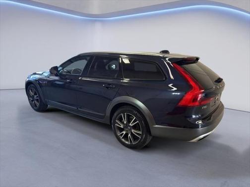 2017 Volvo V90 Cross Country T6