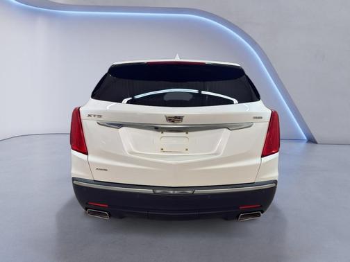 Crystal White Tricoat 2017 Cadillac XT5 Luxury