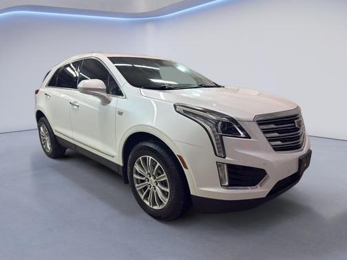 Crystal White Tricoat 2017 Cadillac XT5 Luxury