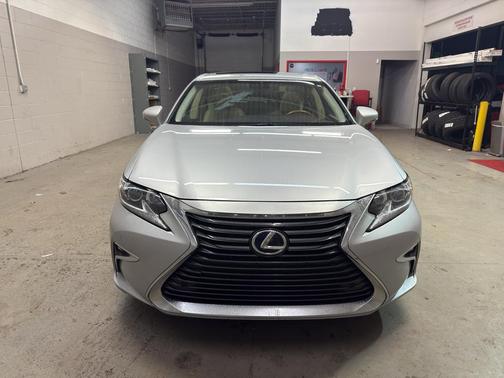 2016 Lexus ES 300h Base