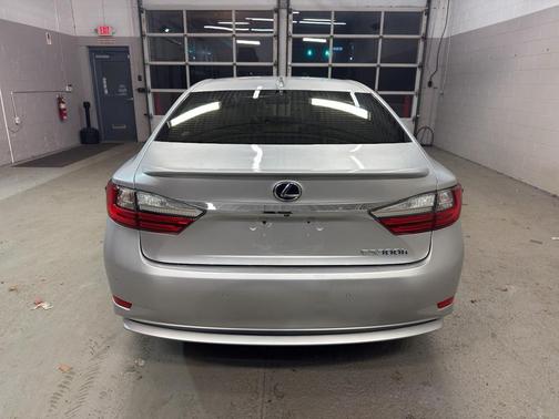 2016 Lexus ES 300h Base