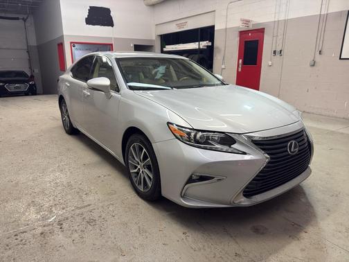 2016 Lexus ES 300h Base
