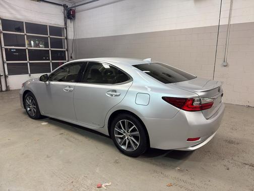 2016 Lexus ES 300h Base