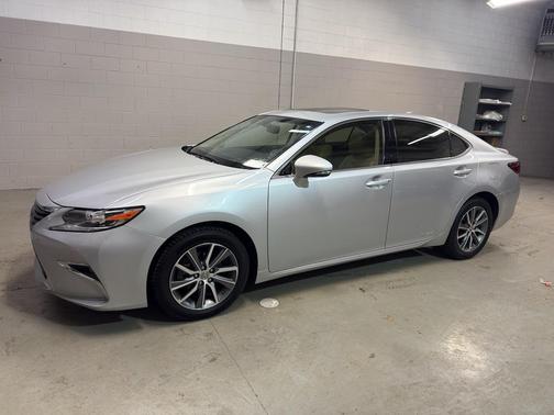 2016 Lexus ES 300h Base