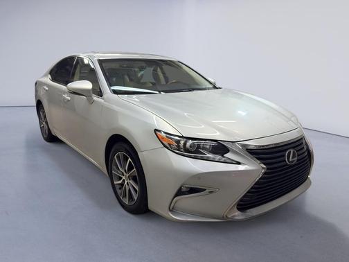 2016 Lexus ES 300h Base