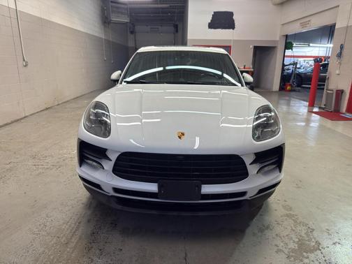 Carrara White Metallic 2021 Porsche Macan Macan