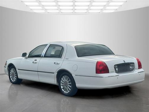 2005 Lincoln Town Car Signature