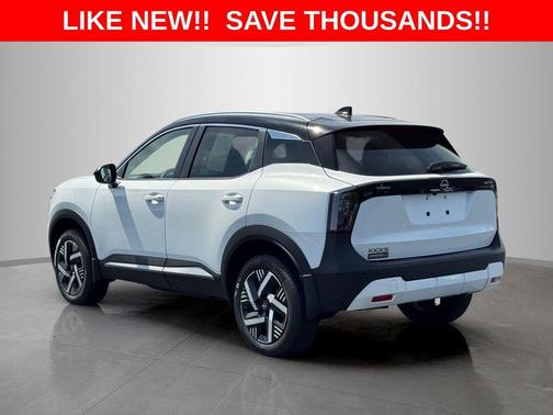 2t Wht Blk Roof 2026 Nissan Kicks SV