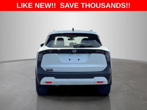 2t Wht Blk Roof 2026 Nissan Kicks SV