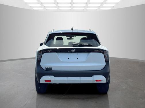 2t Wht Blk Roof 2026 Nissan Kicks SV