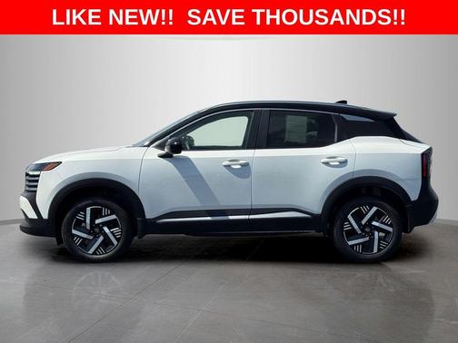 2t Wht Blk Roof 2026 Nissan Kicks SV