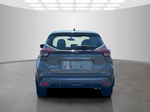 Gun Metallic 2023 Nissan Kicks S