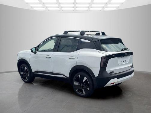 2t Wht Blk Roof 2026 Nissan Kicks SR