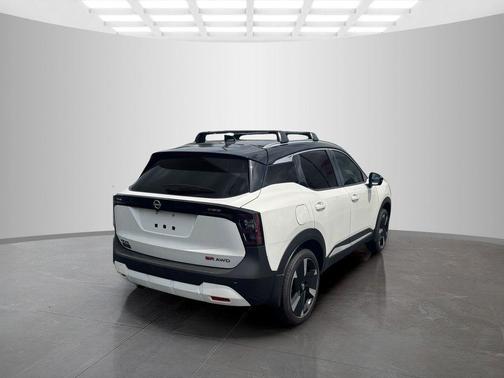 2t Wht Blk Roof 2026 Nissan Kicks SR