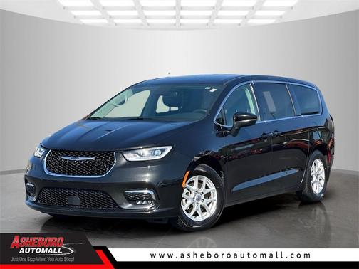 2023 Chrysler Pacifica Touring-L