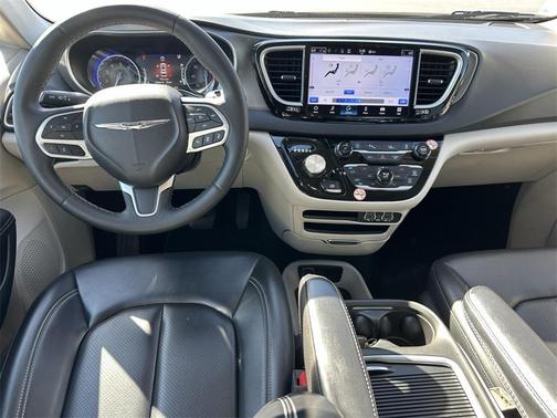 2023 Chrysler Pacifica Touring-L