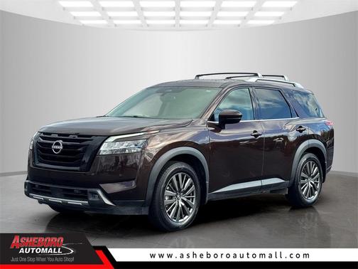 2022 Nissan Pathfinder SL