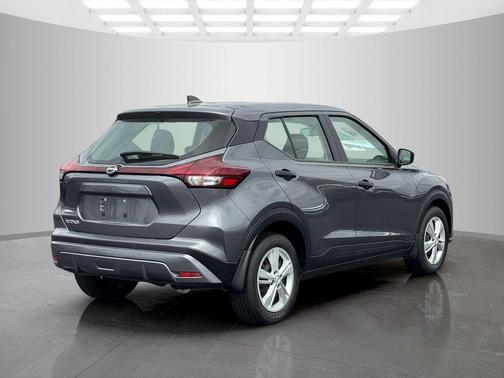 Gun Metallic 2024 Nissan Kicks S