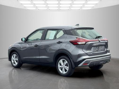 Gun Metallic 2024 Nissan Kicks S