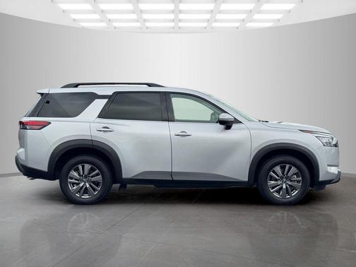 Brilliant Silver Metallic 2025 Nissan Pathfinder SV