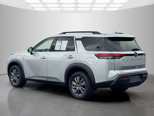 Brilliant Silver Metallic 2025 Nissan Pathfinder SV