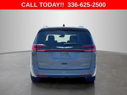 Ceramic Gray Clearcoat 2023 Chrysler Pacifica Limited