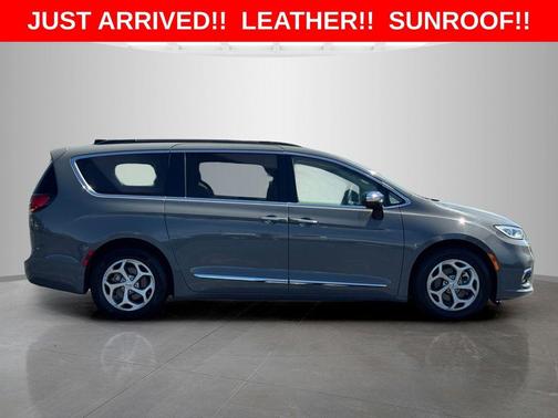 Ceramic Gray Clearcoat 2023 Chrysler Pacifica Limited